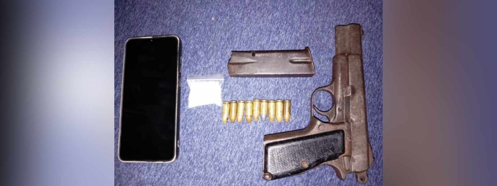 මුල්ලේරියාවෙන් මතු වූ පිස්තෝලය සහ අයිස්